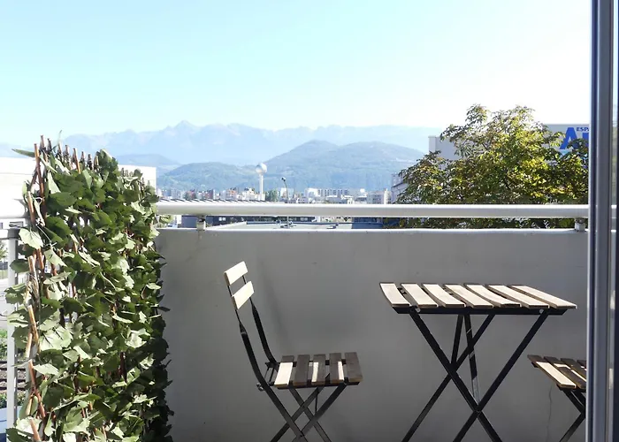 Superbe Duplex Avec Parking Gratuit Lägenhet